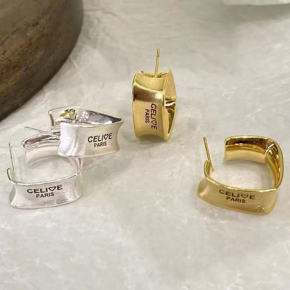 Gold plated square-figured engraved stud earrings
