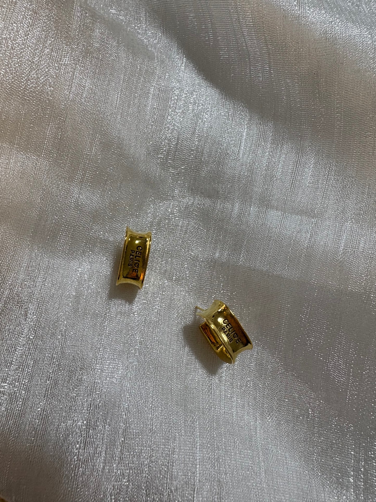 Gold plated square-figured engraved stud earrings